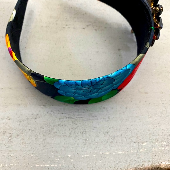 Headband- floral with black/brown stone flower - Picture 3 of 5